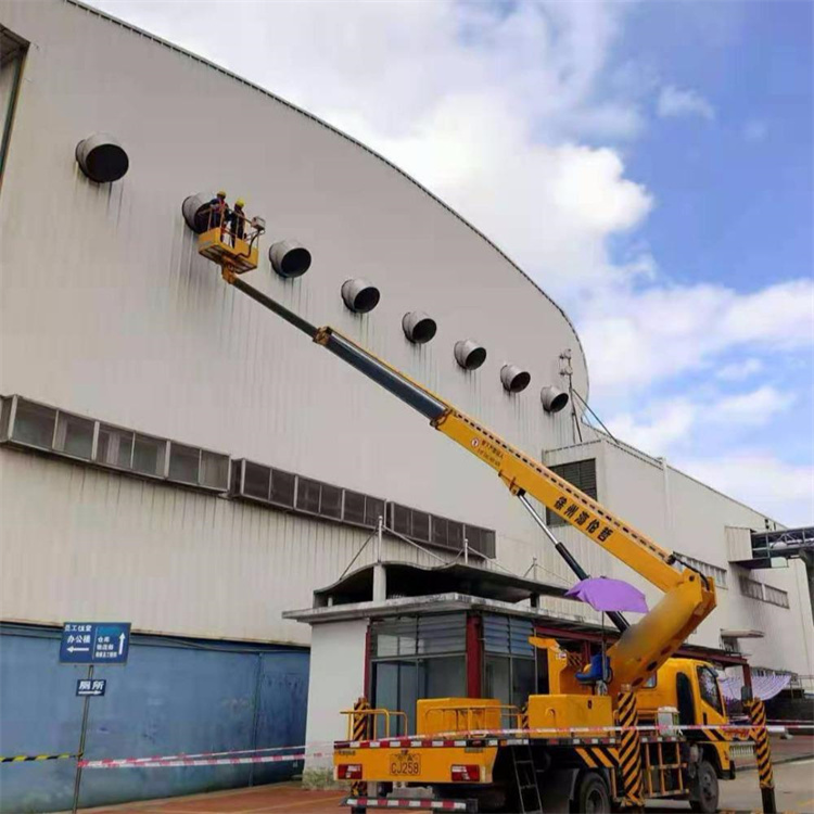 西工高空作业车出租服务：专业广告牌安装解决方案