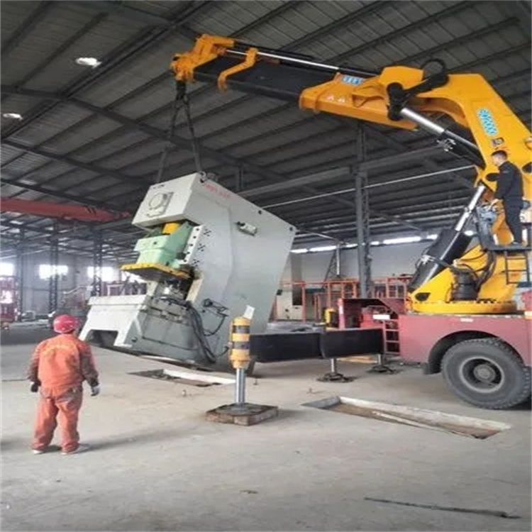 西工80吨折臂吊车出租附近电话