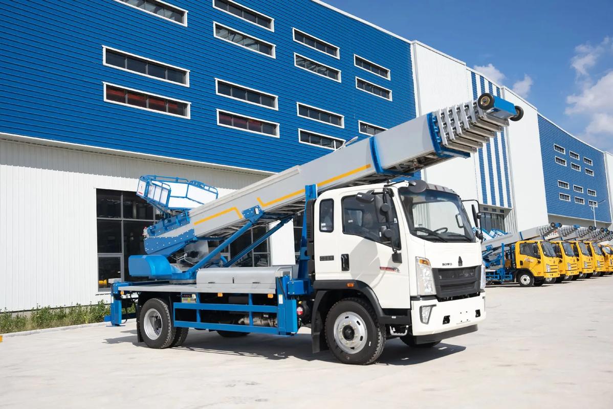 西工出租云梯车高空作业车 建筑垃圾搬运